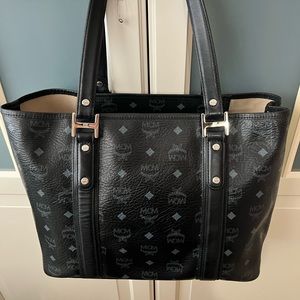Mcm tote black. In excellent condition